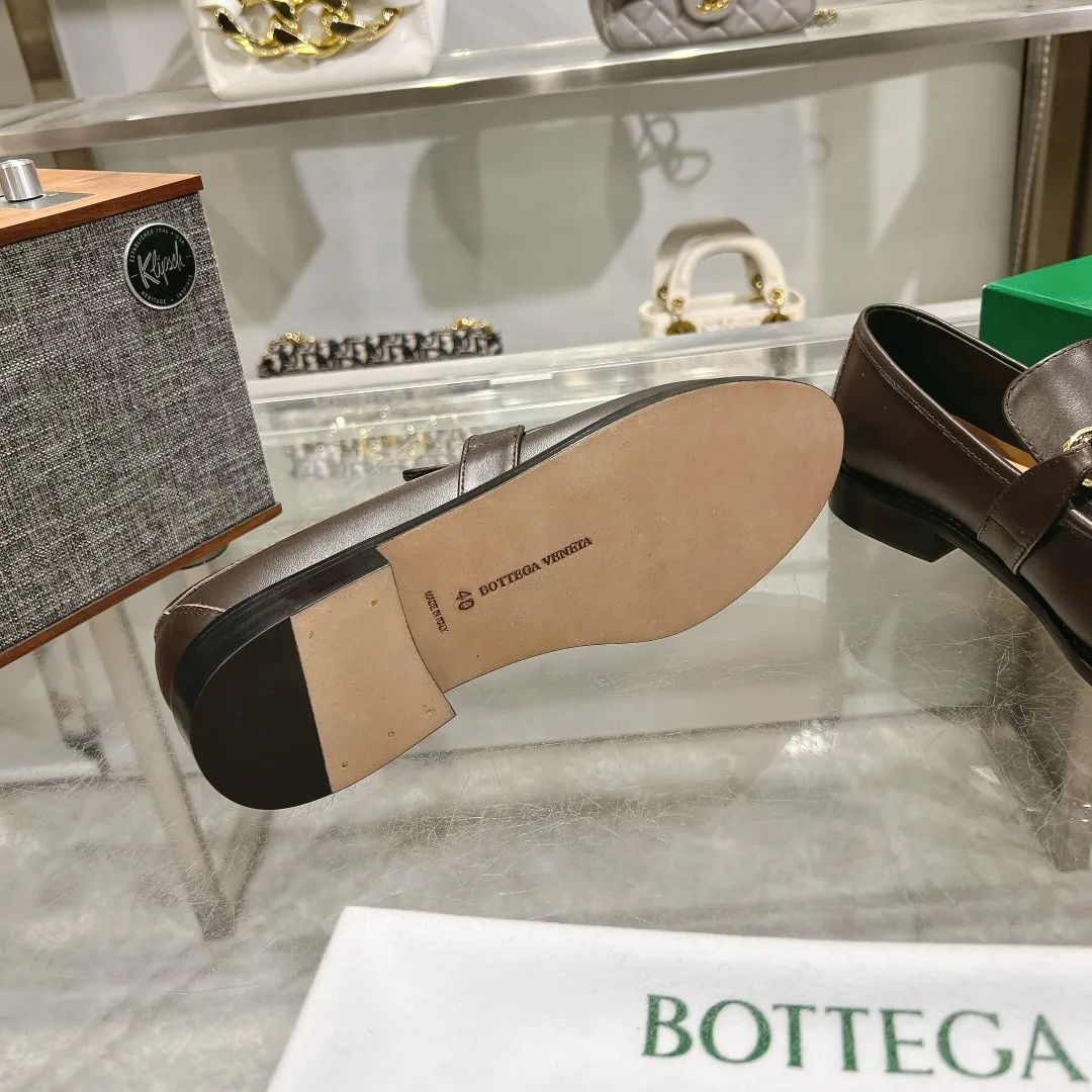 [BV] Top P: 840💰 Size: Female 35-39 (Female 40 custom-made) Male 39-44 (38.45 non-refundable) Bottega Veneta 2024 Autumn and Winter counter style! Small round toe loafers! Imported leather outsole! Imported grained cowhide! Solid color Niuli! !